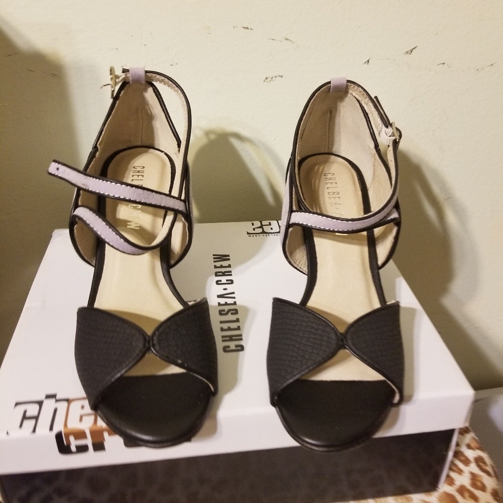 Sandles - Picture 2 of 4
